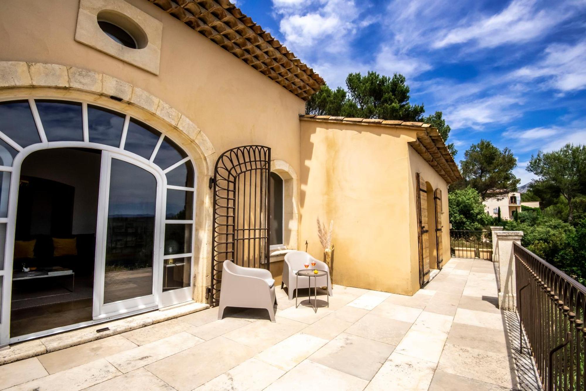 Villa Lumineuse Avec Piscine Clim 1Ere Etage Vue Panoramique Sur Les Montagnes Sur Le Site De La Sainte-Victoire Le Tholonet Exterior photo