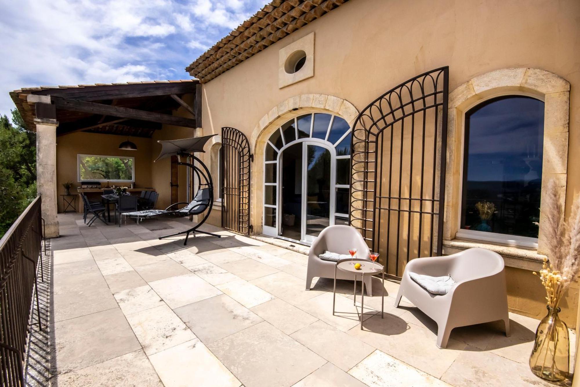 Villa Lumineuse Avec Piscine Clim 1Ere Etage Vue Panoramique Sur Les Montagnes Sur Le Site De La Sainte-Victoire Le Tholonet Exterior photo